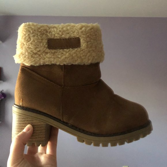 Sheepskin Booties - Picture 1 of 4